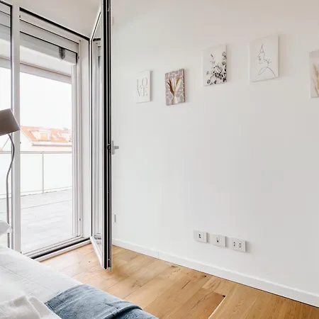 Just Urban - Bright 2br With Terrace 10 Min M4 To Duomo Apartmán Milán